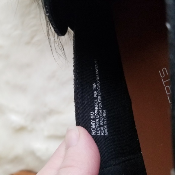 Sondra Roberts Slip-on Sneakers Black Pom Pom Flat - Picture 2 of 7